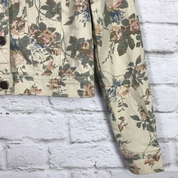 Hot Kiss Cream Spring Floral Denim ButtonUp Jacket - Picture 3 of 7